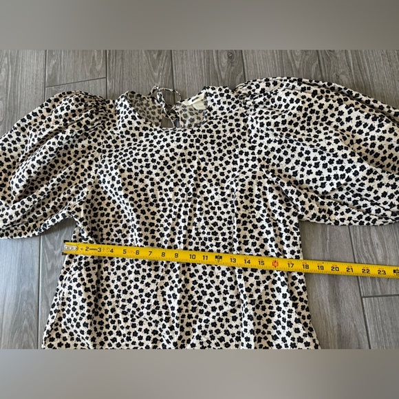 H&M|Cream & black ditsy floral puff sleeve blouse in boho cottagecore style•••6 - Picture 11 of 11